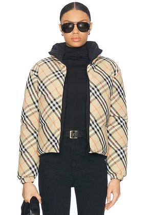 Burberry Reversible Puffer Jacket in Sand IP Check - Brown. Size L (also in M, S, XS).