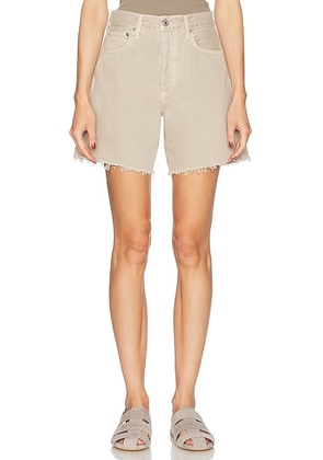 Citizens of Humanity Marlow Long Vintage Short in Burnished Quartz - Beige. Size 24 (also in 25, 26, 27, 28, 29, 30, 32, 33, 34).