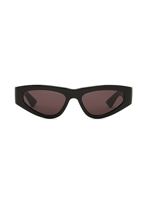Bottega Veneta Rectangular Sunglasses in Black & Grey - Black. Size all.
