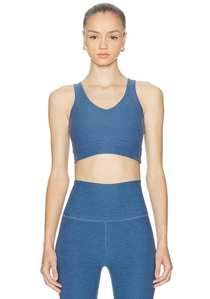 Beyond Yoga Good Day Long Line Bra in Washed Denim - Blue. Size M (also in S, XS).