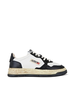 Autry x Maison Mihara Yasuhiro General Scale Medalist Sneaker in White & Black - Black. Size 43 (also in ).