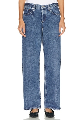 AGOLDE Low Rise Loose Jeans in Charge - Blue. Size 25 (also in 24, 26, 27, 28, 29, 33, 34).