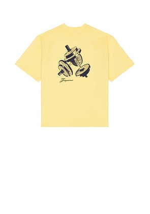 JACQUEMUS Le T-Shirt Halteres in Athletic Club Beige - Yellow. Size M (also in S).