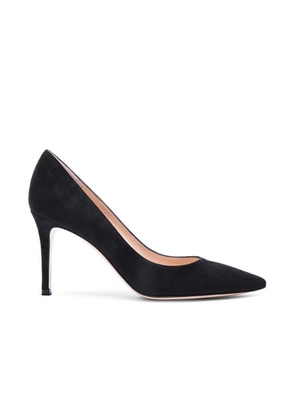 Gianvito Rossi Suede Pumps in Black - Black. Size 35.5 (also in 35, 37, 37.5, 38, 38.5, 39.5, 41).