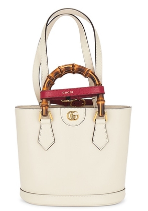gucci Gucci Diana Tote Bag in White - White. Size all.