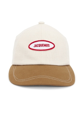 JACQUEMUS La Casquette Gelato Cap in Off White & Light Brown - White. Size 56 (also in 60).