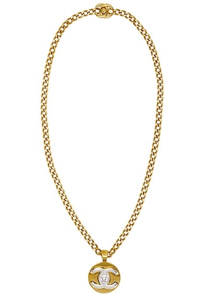 chanel Chanel 1997 CC Turnlock Necklace in Gold - Metallic Gold. Size all.