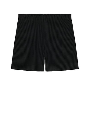 Homme Plisse Issey Miyake Monthly Colors July Shorts in Black - Black. Size all.