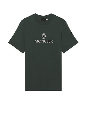 Moncler Short Sleeve Logo T-Shirt in Kombu Green - Green. Size S (also in ).