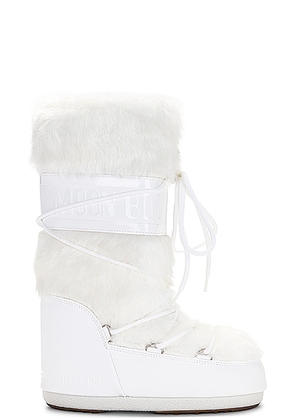 MOON BOOT Icon Faux Fur Boot in Optical White - White. Size 35/38 (also in 39/41).