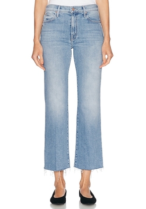 MOTHER The Kick It Ankle Fray Jeans in Can You Dig It? - Blue. Size 30 (also in 28, 34).