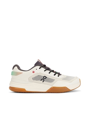 On x Z5 The Roger Advantage Sneaker in Cream & Almond - Cream. Size 12 (also in ).