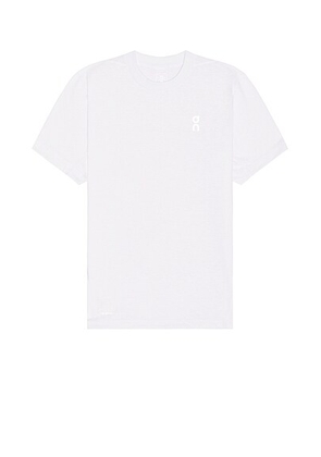 On Train-T in White - White. Size L (also in M, S, XL/1X).