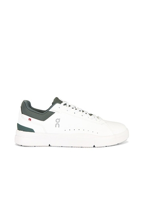 On The Roger Advantage Sneakers in White & Olive - White. Size 7 (also in ).