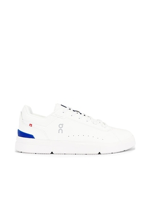 On The Roger Advantage Tennis Shoe in White & Indigo - White. Size 10.5 (also in 10, 11, 11.5, 12, 13, 7, 7.5, 9, 9.5).