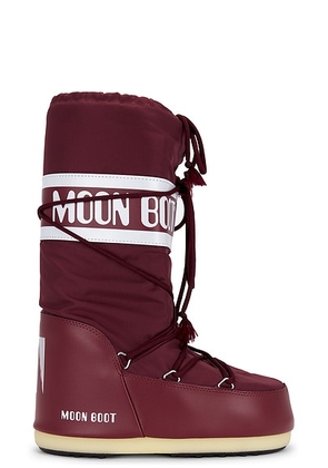 MOON BOOT Icon Nylon Boot in Burgundy - Burgundy. Size 35/38 (also in 39/41).