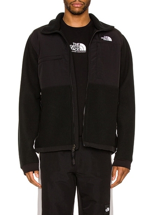 The North Face Denali 2 Jacket in Black - Black. Size L (also in M, S, XL/1X, XXL/2X).