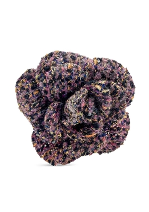 CHANEL Pre-Owned 1980s Camelia brooch - Purple
