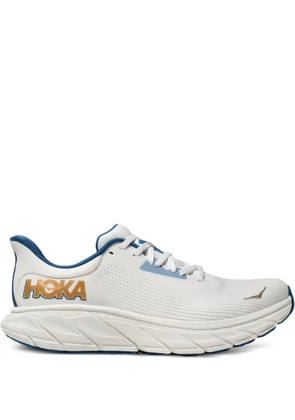 HOKA Arahi 7 logo-print sneakers - White