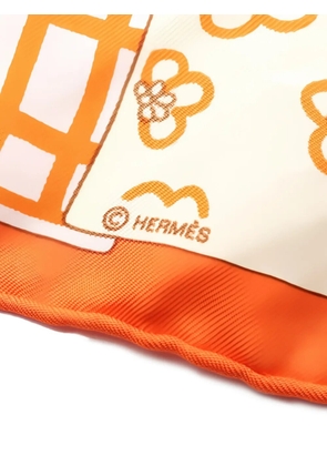 Hermès Pre-Owned 2000s Carré 40 Avez Vous Bien Dormi scarf - Orange