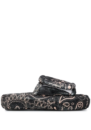 DUOltd bandana-print platform slides - Black