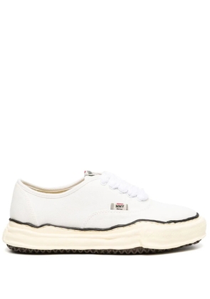 Maison MIHARA YASUHIRO lace-up low-top sneakers - White