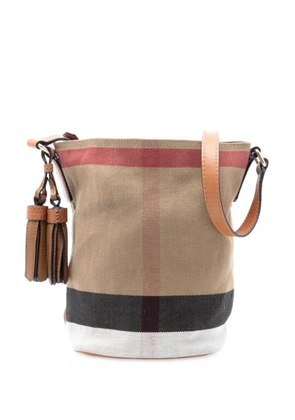 Burberry Pre-Owned 2000-2017 Mini Mega Check Canvas Ashby Tassel bucket bag - Brown