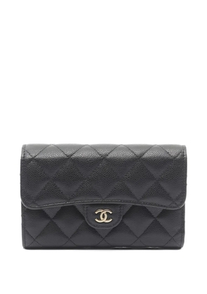 CHANEL Pre-Owned 2021 Matelasse tri-fold wallet - Black