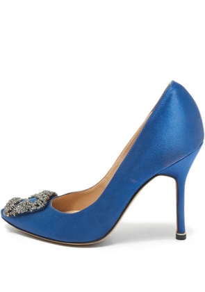 Manolo Blahnik hangisi embellished pumps - Blue