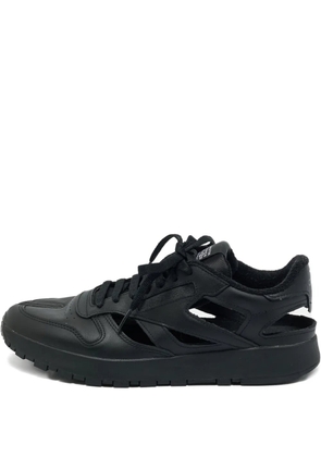 Maison Martin Margiela Pre-Owned x Rebook Tabi leather sneakers - Black