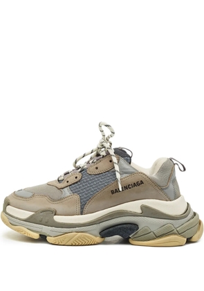 Balenciaga Pre-Owned 2017 triple s leather shoe - Grey