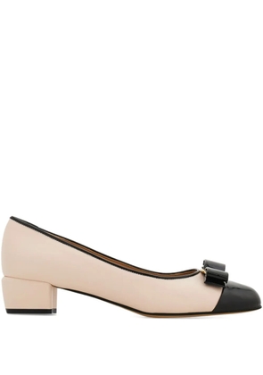 Ferragamo Vara pumps - Neutrals