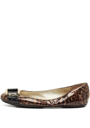 Jimmy Choo Pre-Owned patent-leather ballerina shoes - Brown