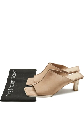 Jacquemus Pre-Owned suede sandals - Neutrals