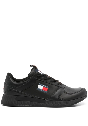 Tommy Jeans embossed-logo sneakers - Black
