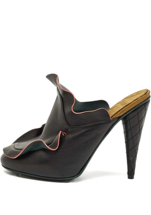 Fendi Pre-Owned ruffled leather sandals - Black