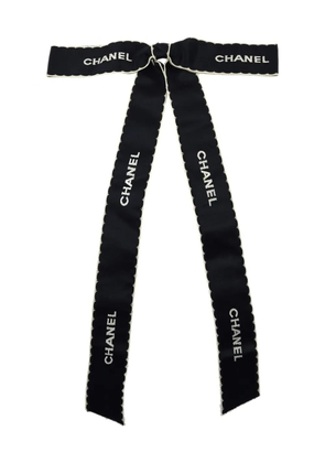 CHANEL Pre-Owned 1990-2000s logo-embroidered satin bow brooch - Blue