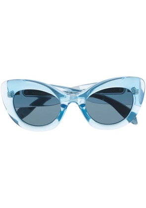 Alexander McQueen Eyewear tinted-lenses cat-eye sunglasses - Blue