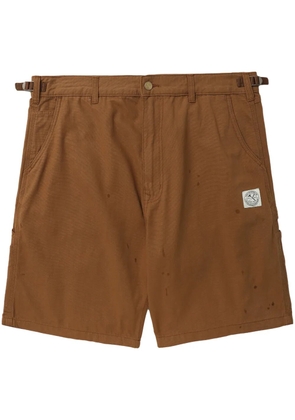 izzue logo-patch cotton shorts - Brown