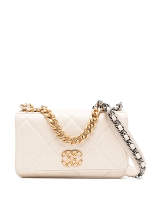 CHANEL Pre-Owned 19 wallet on chain - Neutrals