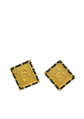 CHANEL Pre-Owned 1991 leather-trimmed clip-on earrings - Gold
