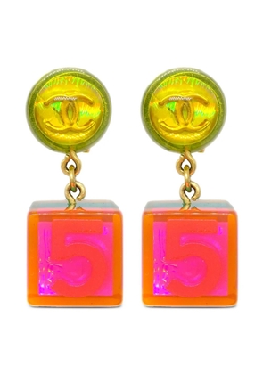 CHANEL Pre-Owned 1997 cube clip-on earrings - Gold
