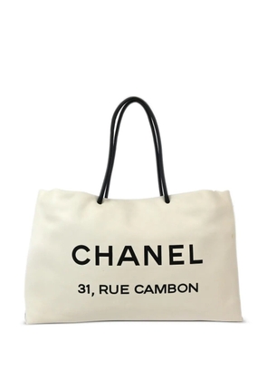 CHANEL Pre-Owned 2008 Essential tote bag - White