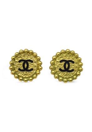 CHANEL Pre-Owned 1995 CC Button clip-on earrings - Gold