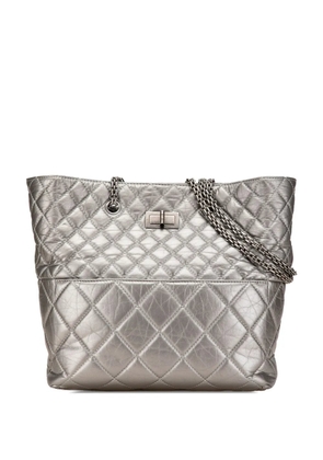 CHANEL Pre-Owned 2010-2011 Reissue 2.55 Quilted Aged Calfskin tote bag - Silver