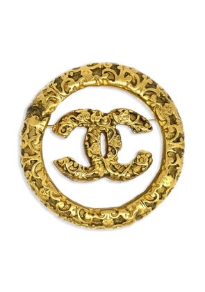 CHANEL Pre-Owned 2003 CC medallion brooch - Gold