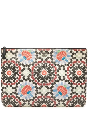 CHANEL Pre-Owned 2014-2015 Paris Dubai Large Printed Lambskin Cosmetic Case clutch bag - Multicolour