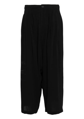 Yohji Yamamoto graphic-print cropped velvet trousers - Black