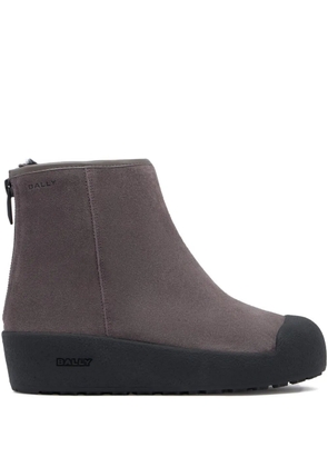Bally rear-zipper curling boots - Grey