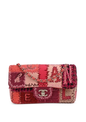 CHANEL Pre-Owned 2017 tweed patchwork flap shoulder bag - Pink